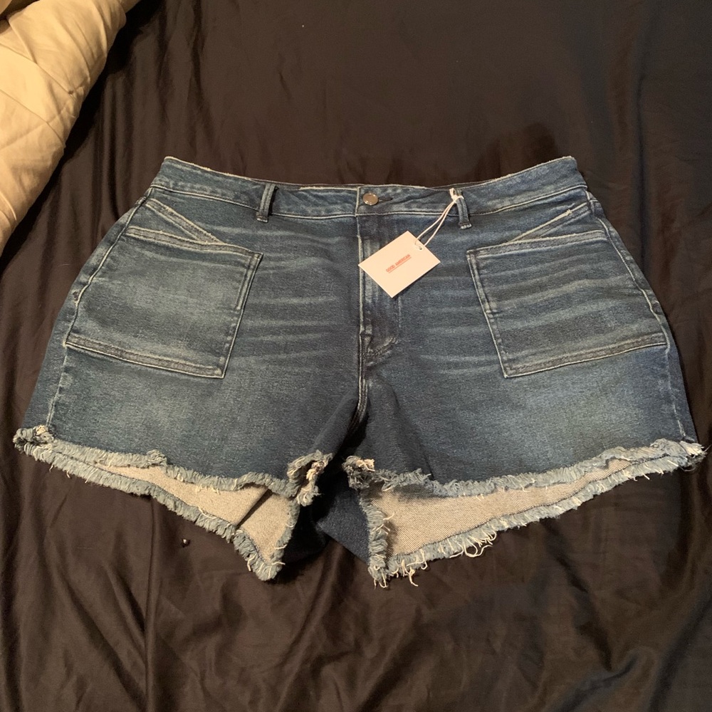 Good American Cutoff Short Size 18